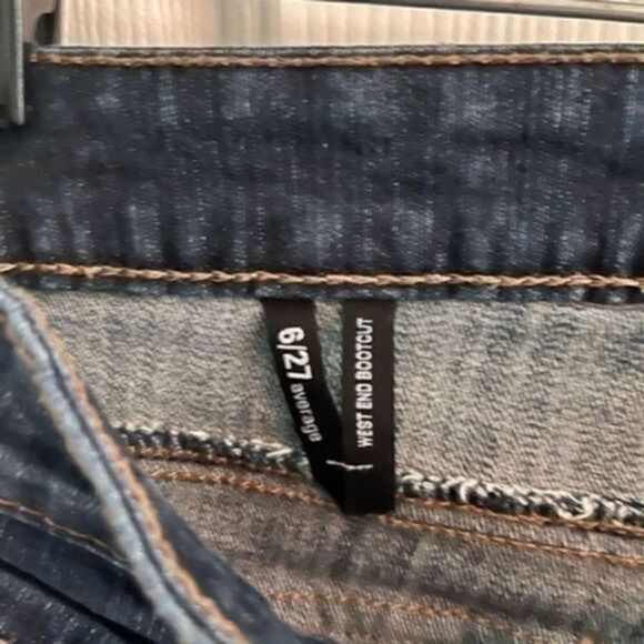 Nine West jeans. Boot cut. Size 6 - Picture 3 of 8